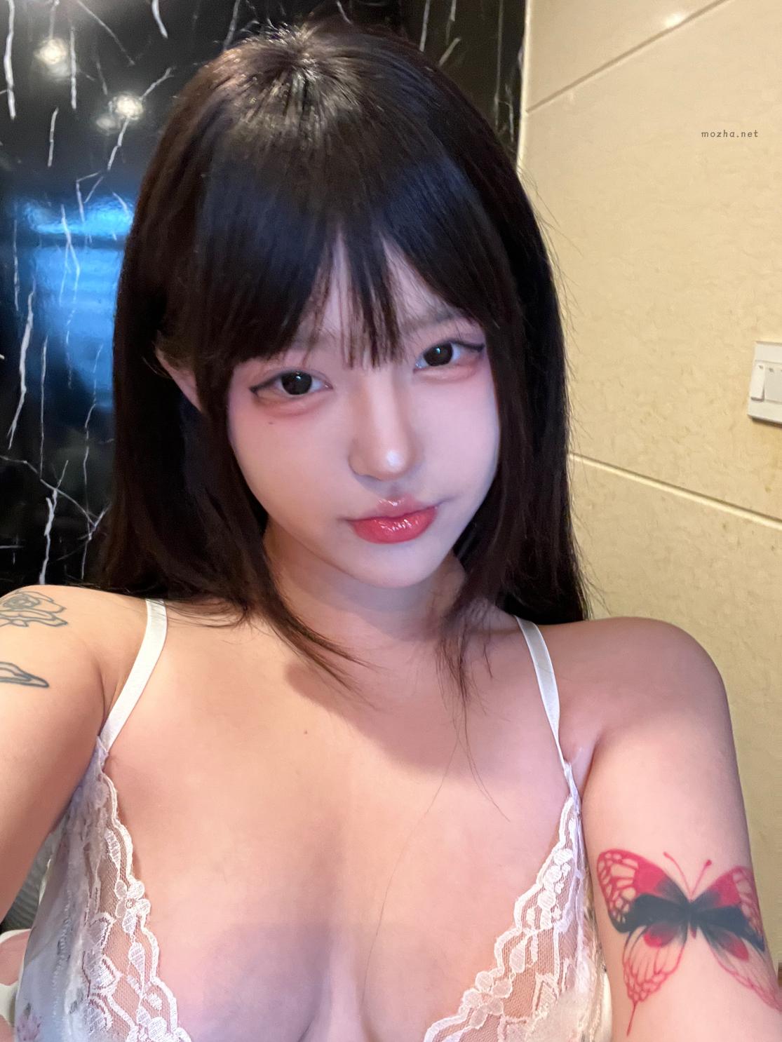 小U优优子 –  蕾丝自拍照【9P】